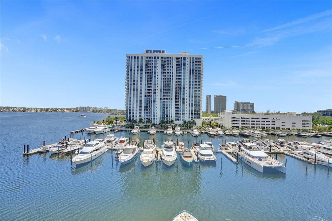 Active With Contract: $6,400 (2 beds, 2 baths, 1670 Square Feet)