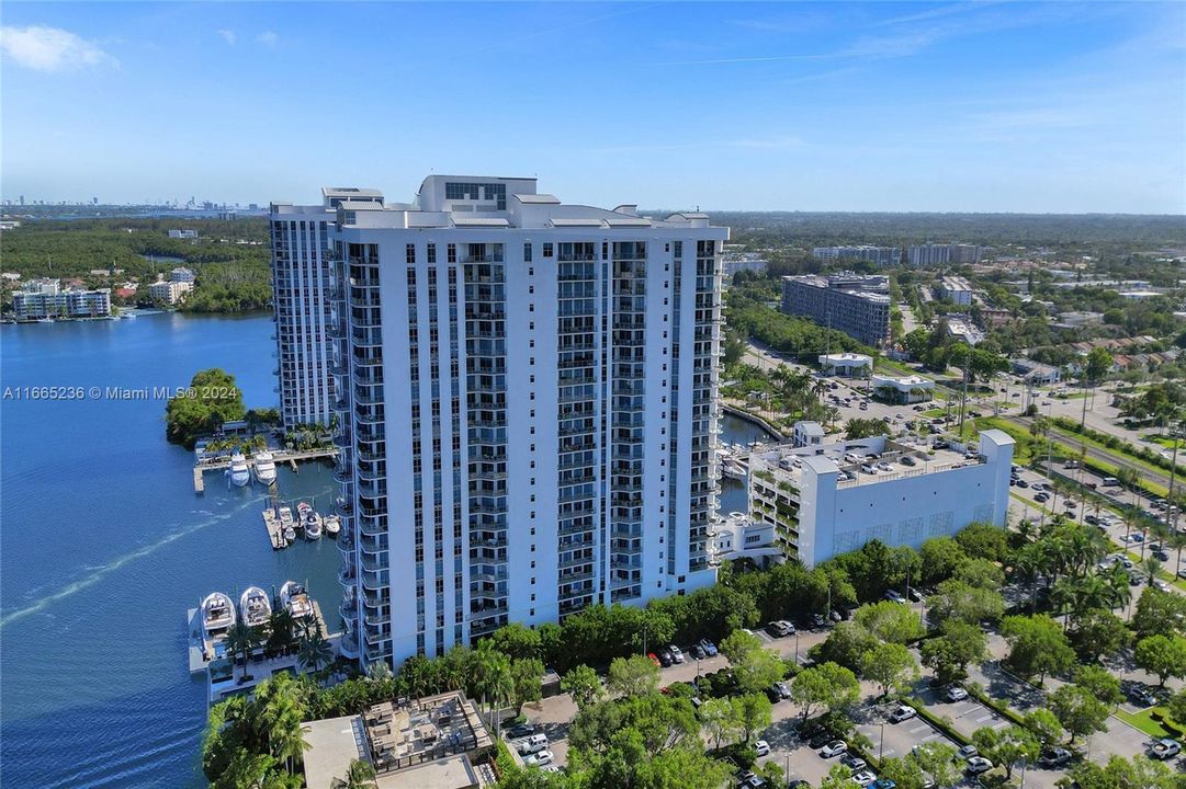 Active With Contract: $6,400 (2 beds, 2 baths, 1670 Square Feet)