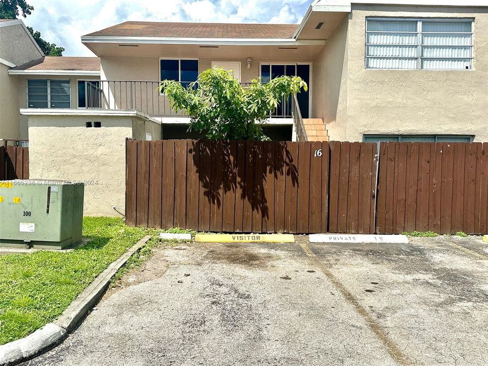 For Rent: $2,600 (2 beds, 2 baths, 1050 Square Feet)