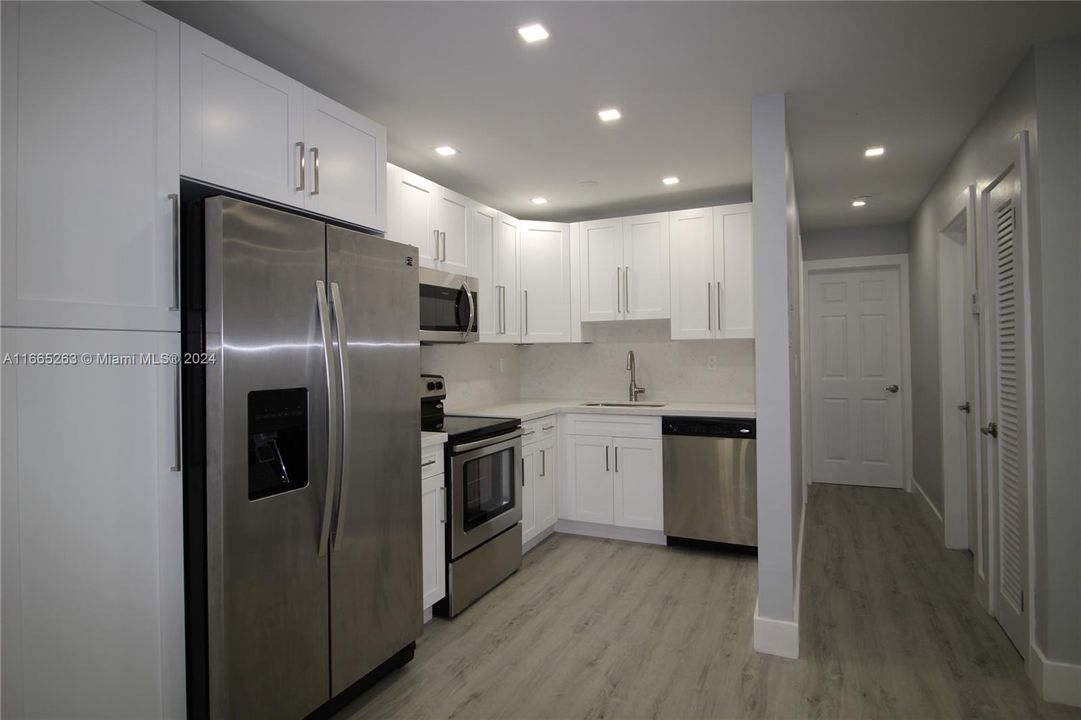 For Rent: $2,175 (2 beds, 2 baths, 777 Square Feet)