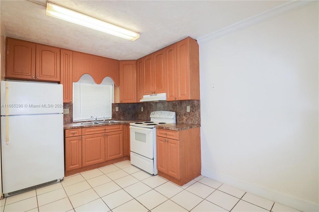 For Rent: $1,650 (1 beds, 1 baths, 800 Square Feet)