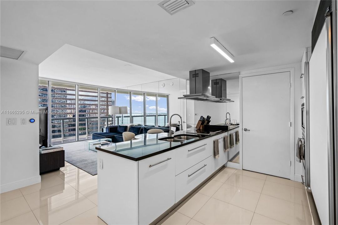 For Sale: $875,000 (2 beds, 2 baths, 1255 Square Feet)