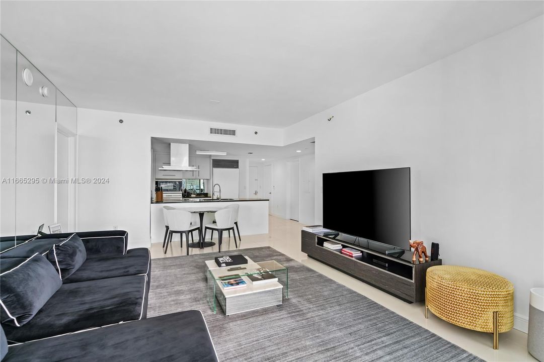 For Sale: $875,000 (2 beds, 2 baths, 1255 Square Feet)