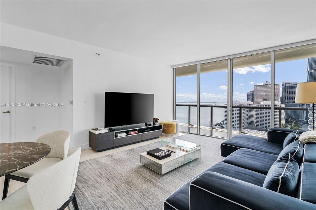 For Sale: $875,000 (2 beds, 2 baths, 1255 Square Feet)