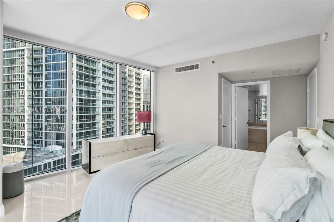 For Sale: $875,000 (2 beds, 2 baths, 1255 Square Feet)