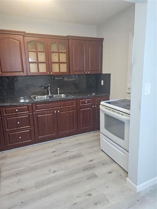 For Rent: $4,000 (3 beds, 2 baths, 1090 Square Feet)