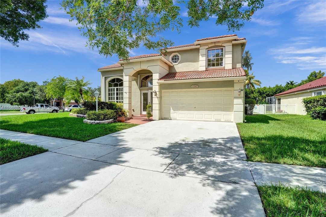 For Sale: $790,000 (3 beds, 2 baths, 1971 Square Feet)