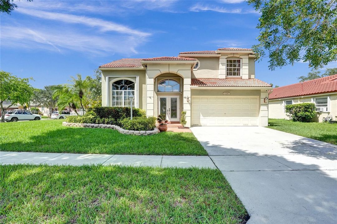 For Sale: $790,000 (3 beds, 2 baths, 1971 Square Feet)