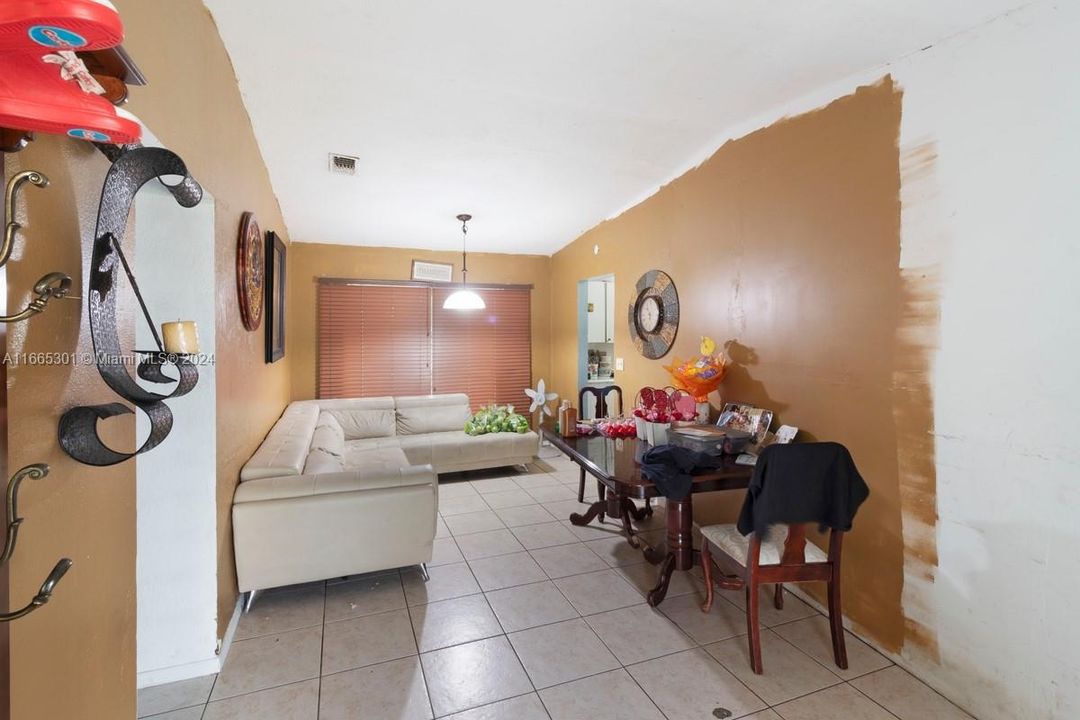 For Sale: $474,900 (3 beds, 2 baths, 1334 Square Feet)