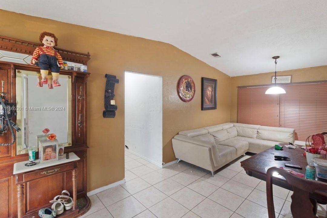 For Sale: $474,900 (3 beds, 2 baths, 1334 Square Feet)