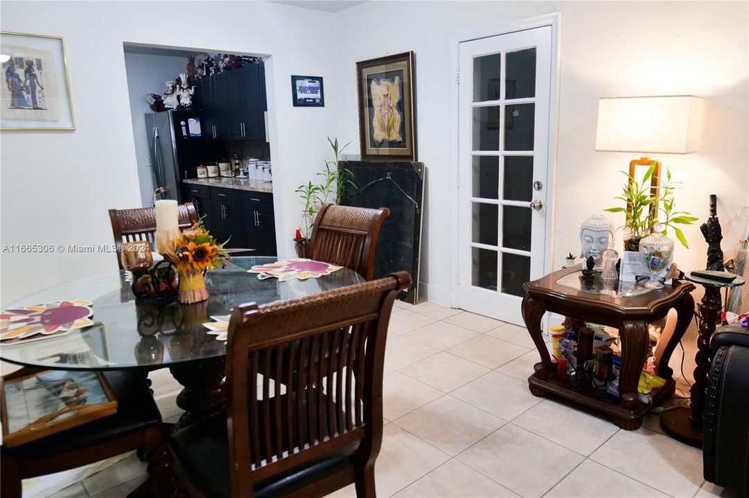 For Sale: $449,000 (3 beds, 3 baths, 1245 Square Feet)