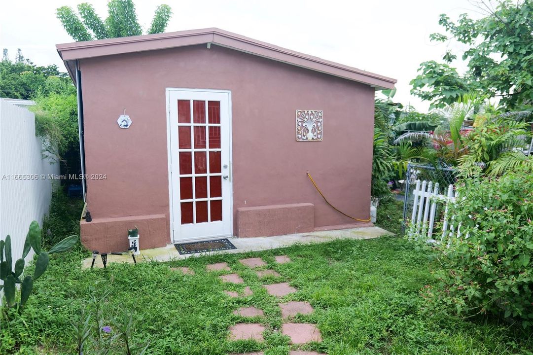 For Sale: $449,000 (3 beds, 3 baths, 1245 Square Feet)