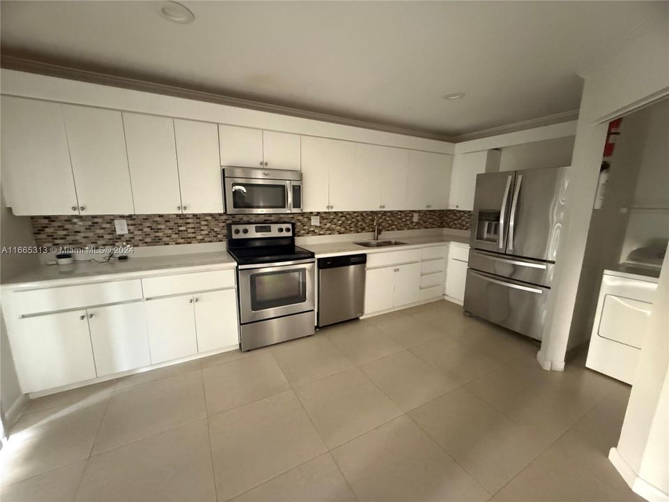 For Rent: $3,150 (3 beds, 2 baths, 1368 Square Feet)