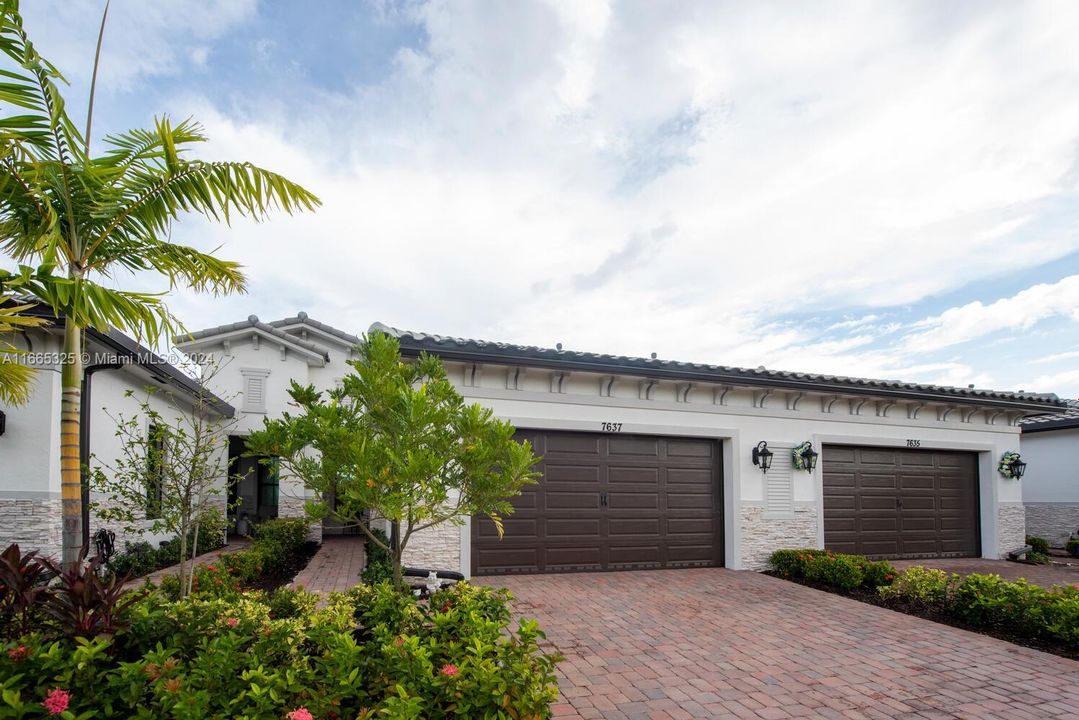 For Sale: $749,900 (3 beds, 2 baths, 1724 Square Feet)