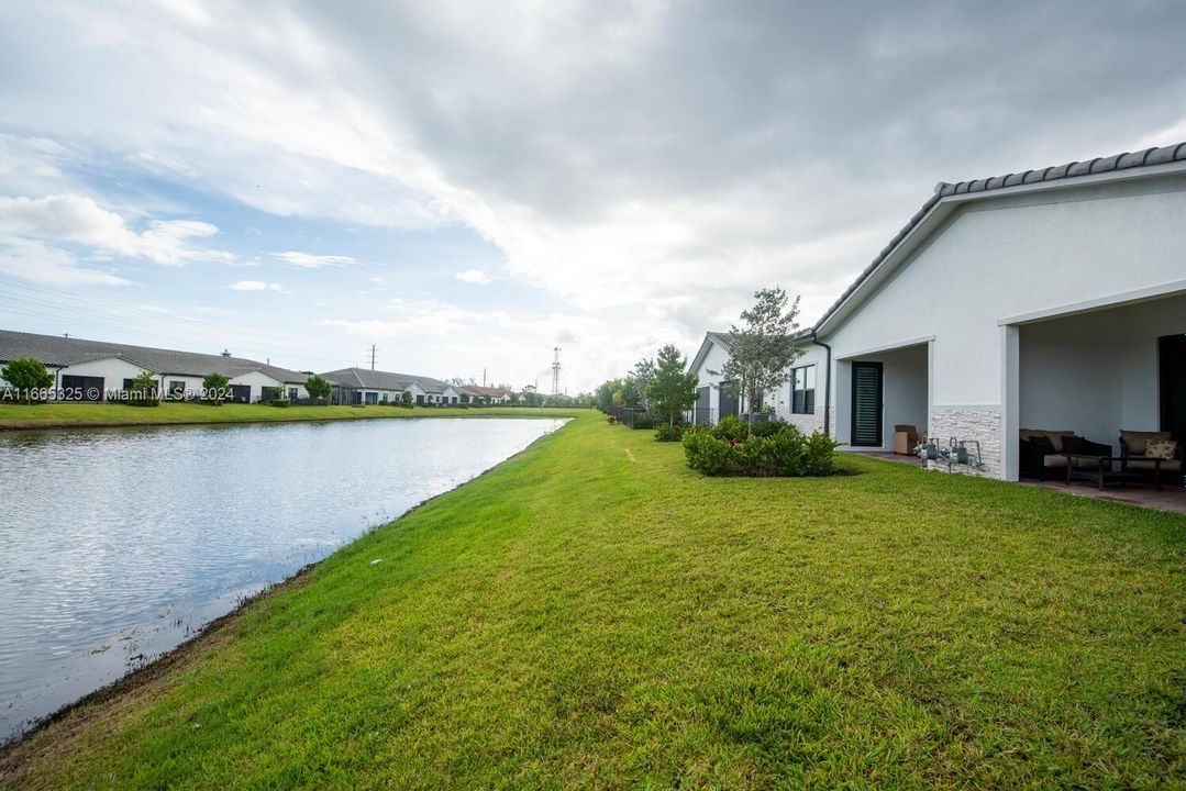 For Sale: $749,900 (3 beds, 2 baths, 1724 Square Feet)