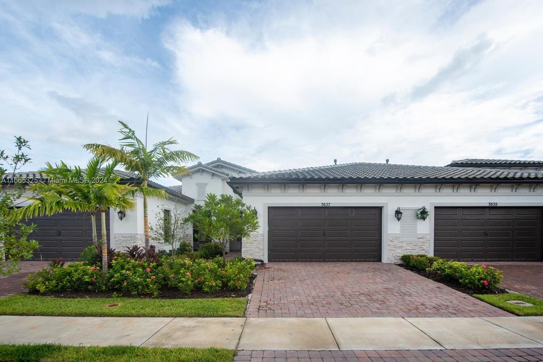 For Sale: $749,900 (3 beds, 2 baths, 1724 Square Feet)