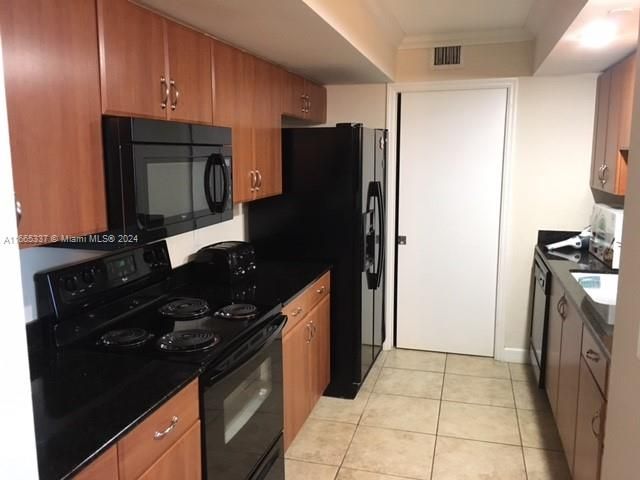 For Sale: $525,000 (1 beds, 1 baths, 808 Square Feet)