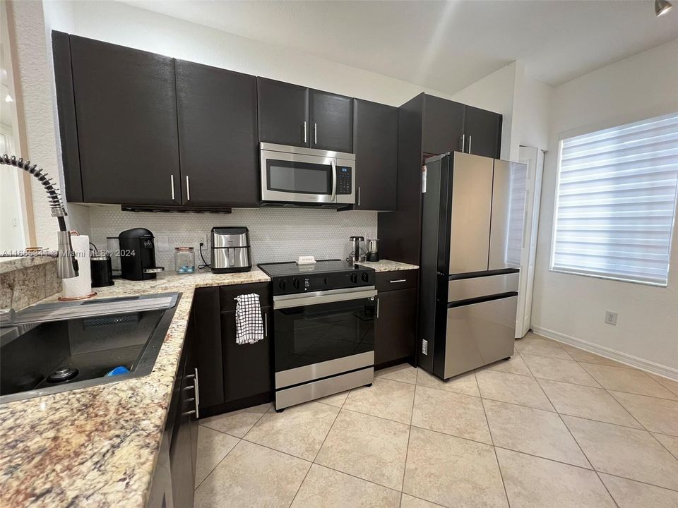 For Sale: $350,000 (2 beds, 2 baths, 1136 Square Feet)