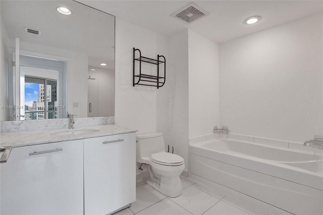 For Sale: $485,000 (1 beds, 1 baths, 738 Square Feet)