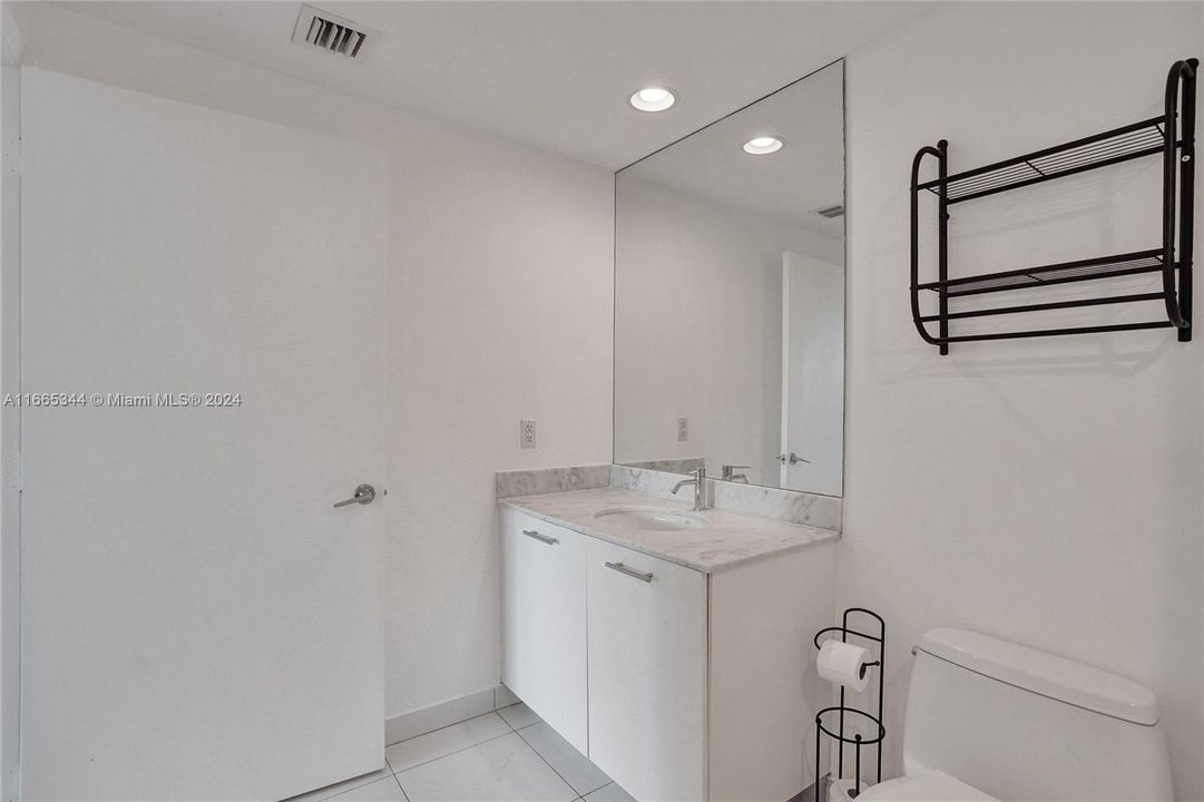 For Sale: $485,000 (1 beds, 1 baths, 738 Square Feet)