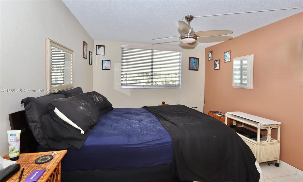 For Sale: $147,000 (1 beds, 1 baths, 768 Square Feet)