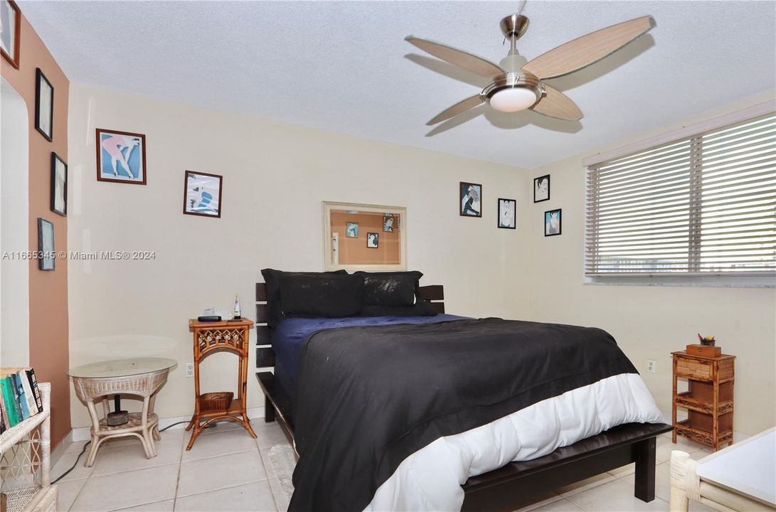 For Sale: $147,000 (1 beds, 1 baths, 768 Square Feet)