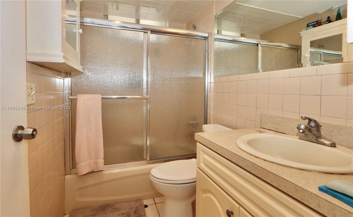 For Sale: $147,000 (1 beds, 1 baths, 768 Square Feet)