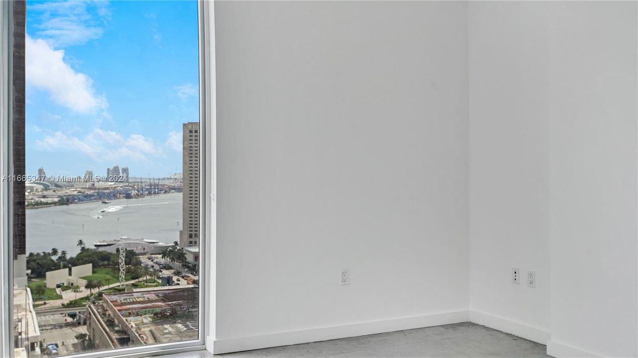 For Sale: $590,000 (2 beds, 2 baths, 977 Square Feet)