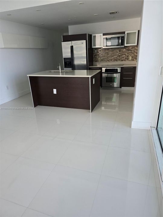 En Venta: $439,999 (1 camas, 1 baños, 651 Pies cuadrados)