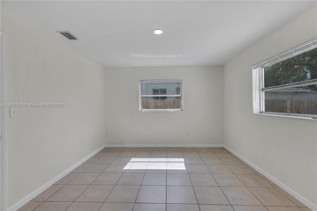 For Rent: $3,250 (3 beds, 2 baths, 2040 Square Feet)