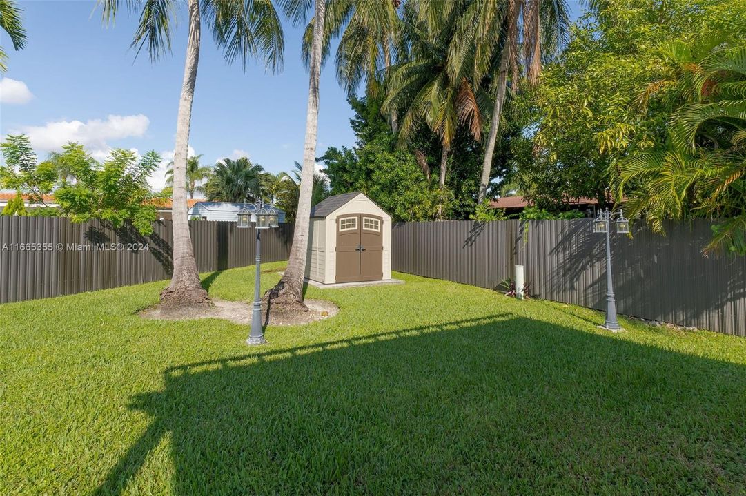 For Sale: $975,000 (3 beds, 2 baths, 1842 Square Feet)