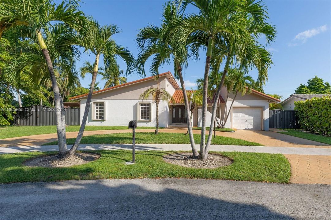 For Sale: $975,000 (3 beds, 2 baths, 1842 Square Feet)