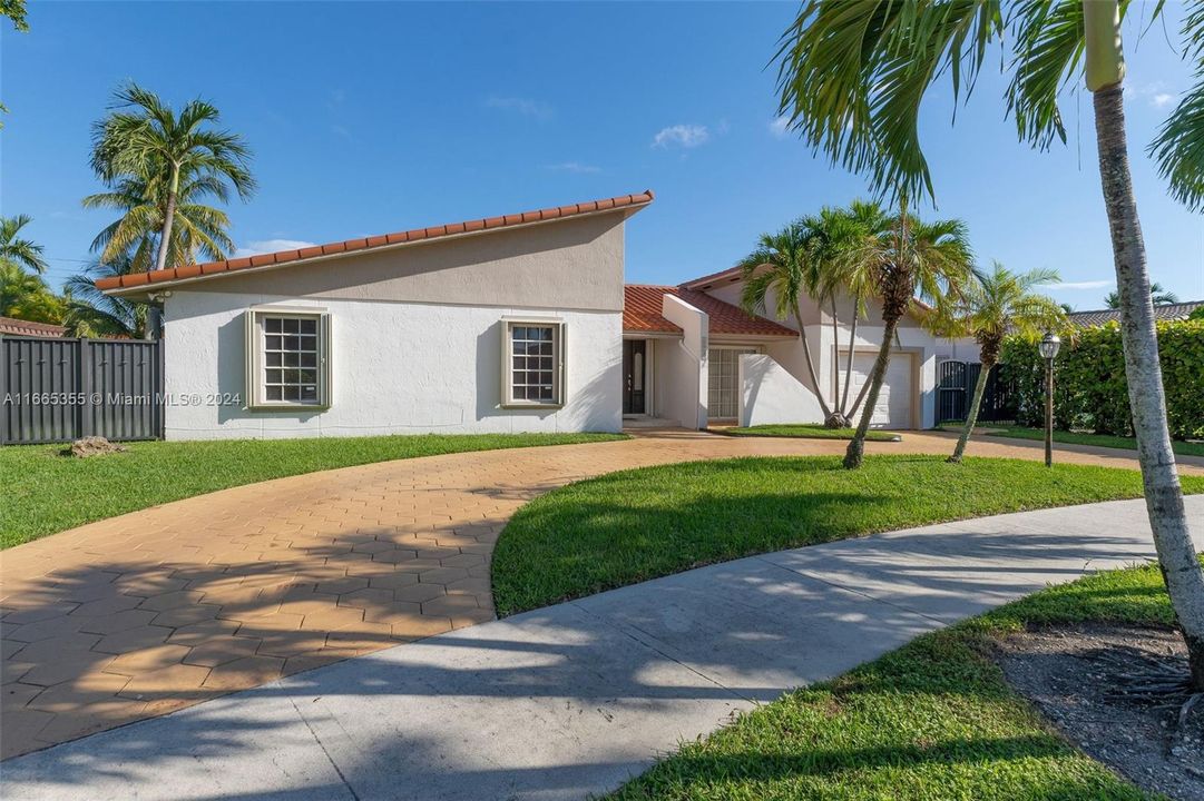 For Sale: $975,000 (3 beds, 2 baths, 1842 Square Feet)