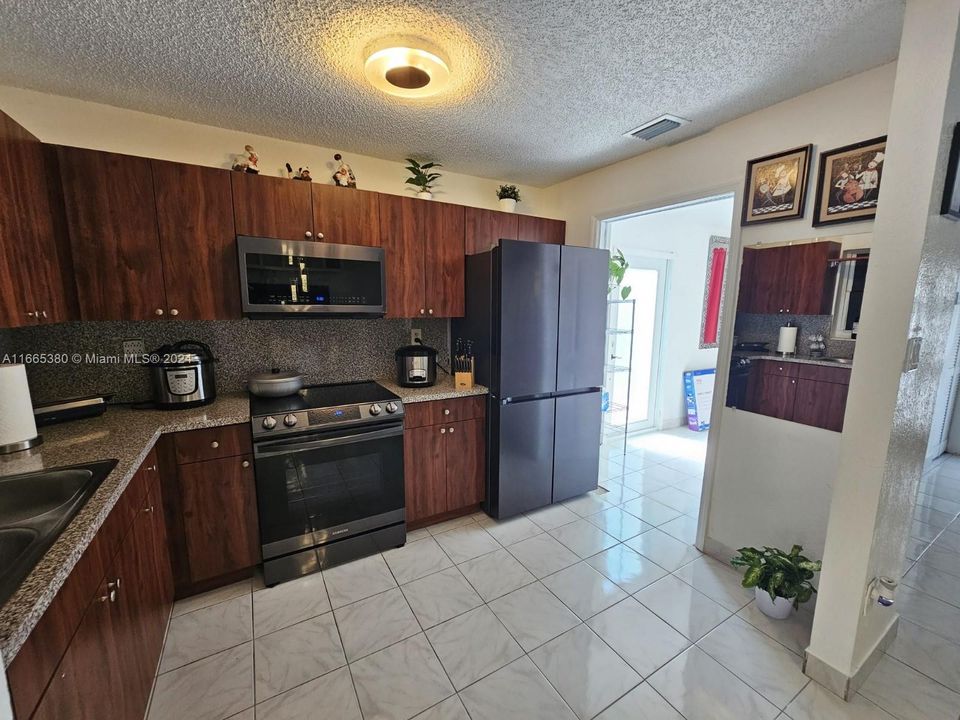 En Venta: $523,900 (3 camas, 2 baños, 1150 Pies cuadrados)