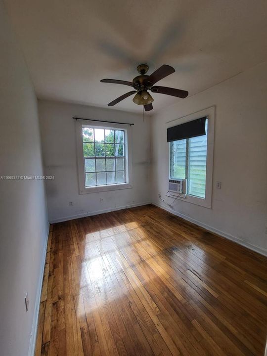 For Sale: $239,000 (1 beds, 1 baths, 480 Square Feet)