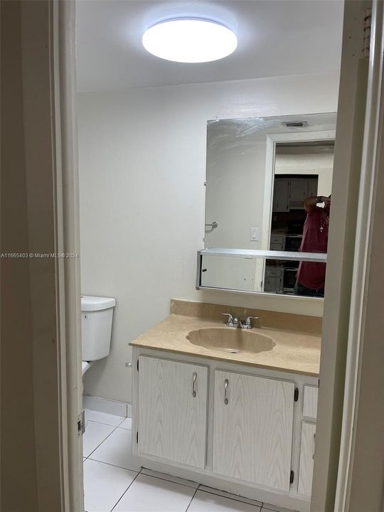 Active With Contract: $1,550 (1 beds, 1 baths, 830 Square Feet)