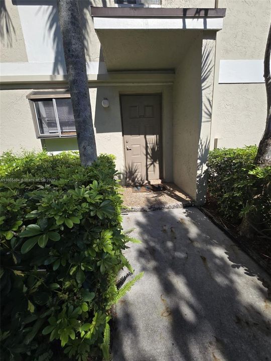 For Rent: $2,200 (2 beds, 2 baths, 1080 Square Feet)