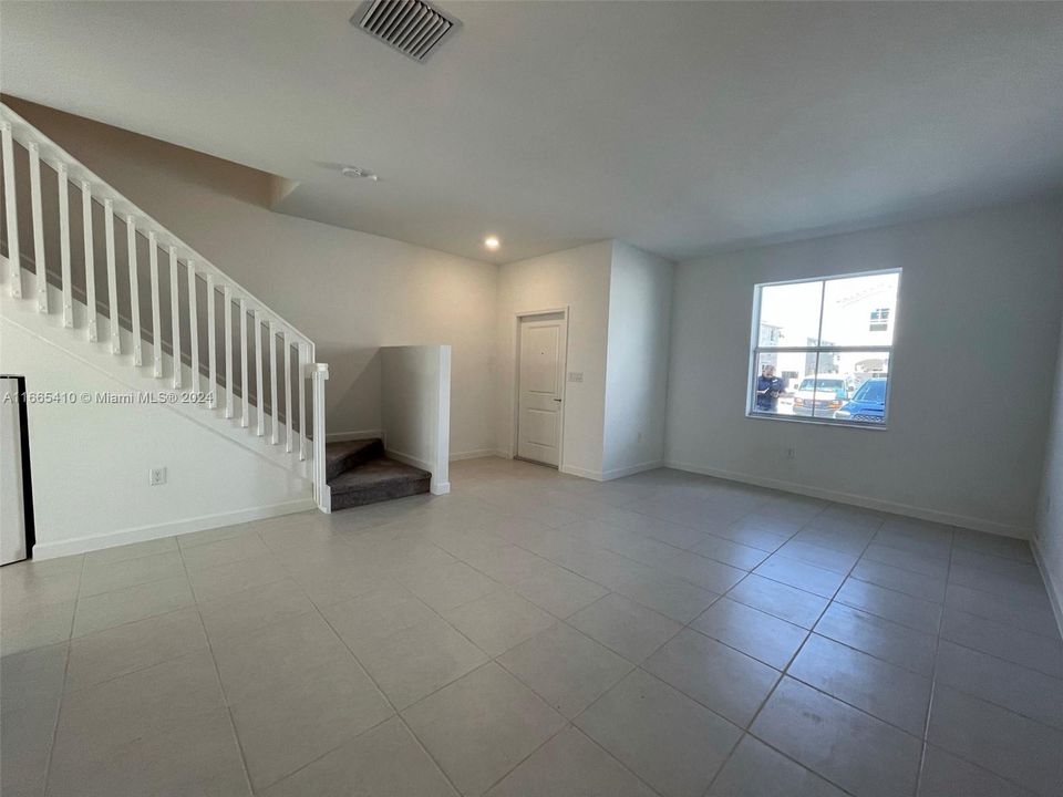 For Rent: $2,550 (3 beds, 2 baths, 1545 Square Feet)