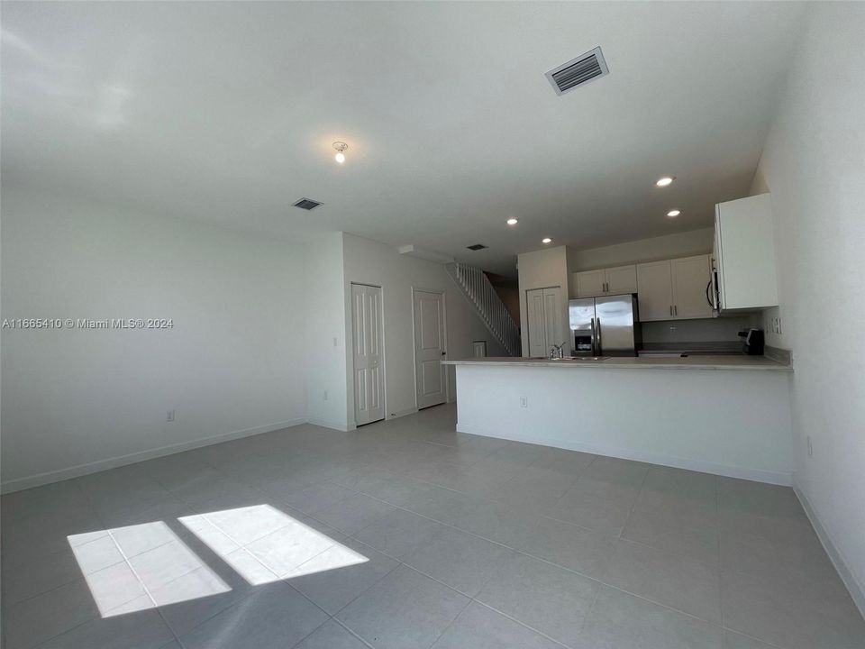 For Rent: $2,550 (3 beds, 2 baths, 1545 Square Feet)