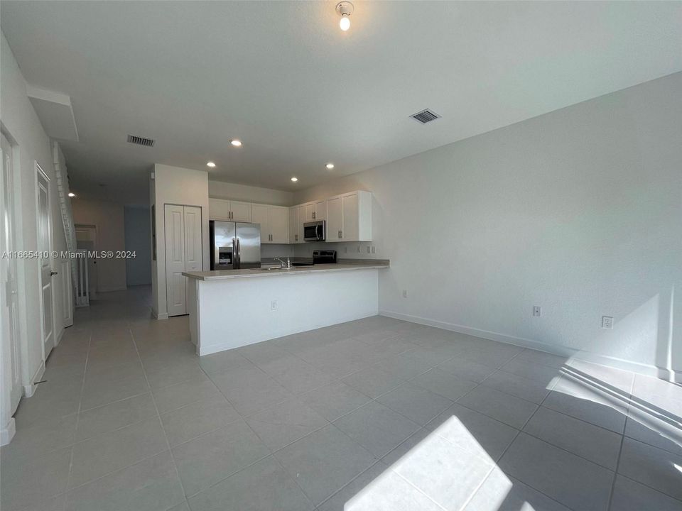 For Rent: $2,550 (3 beds, 2 baths, 1545 Square Feet)