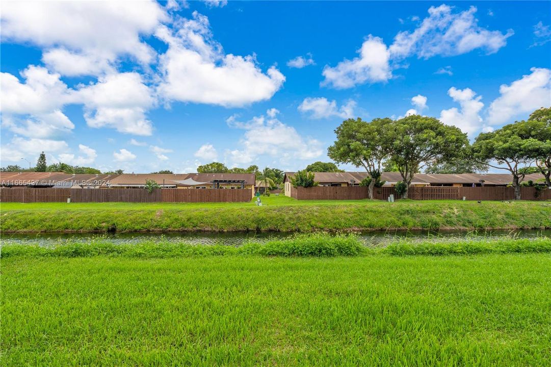 For Sale: $460,000 (3 beds, 2 baths, 1372 Square Feet)