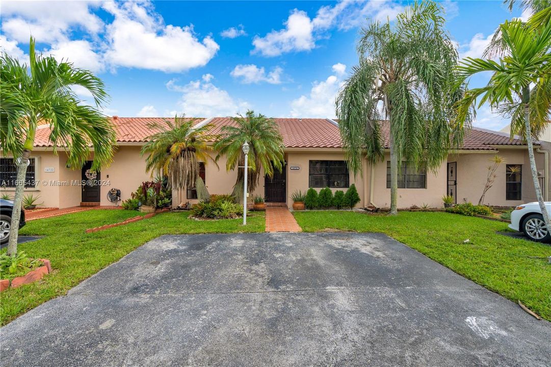 For Sale: $460,000 (3 beds, 2 baths, 1372 Square Feet)