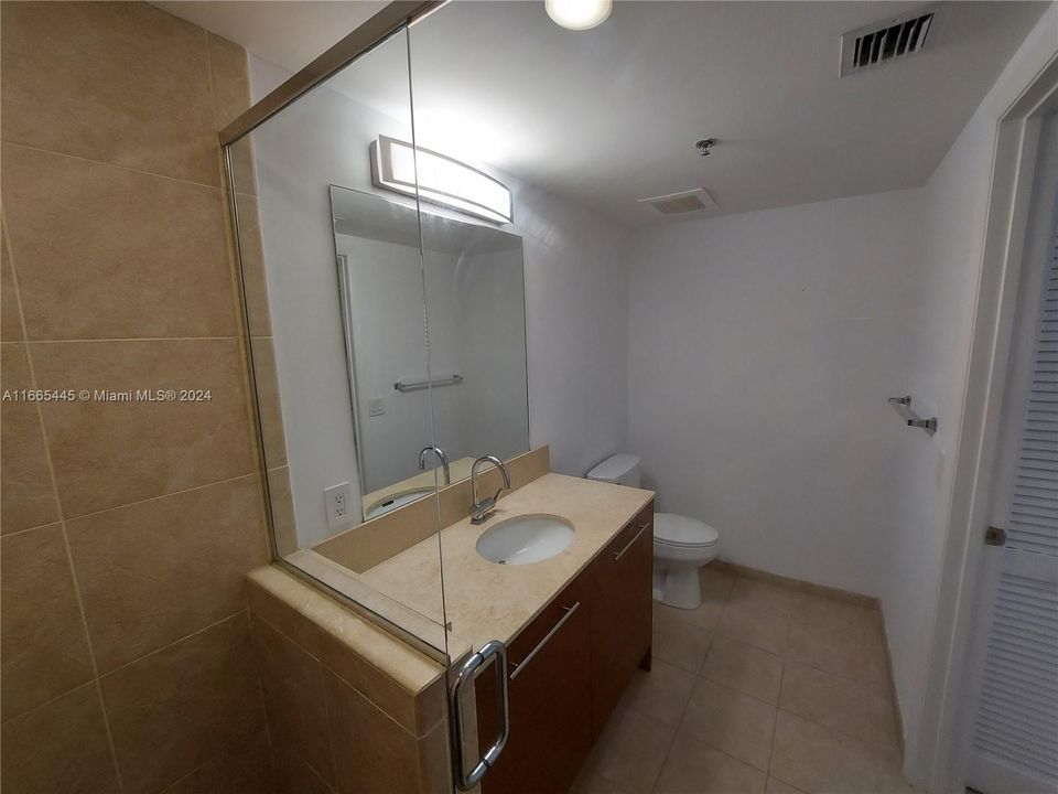 For Sale: $325,000 (2 beds, 2 baths, 954 Square Feet)