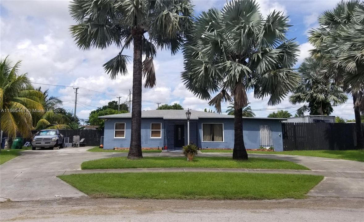 For Sale: $500,000 (3 beds, 2 baths, 1408 Square Feet)