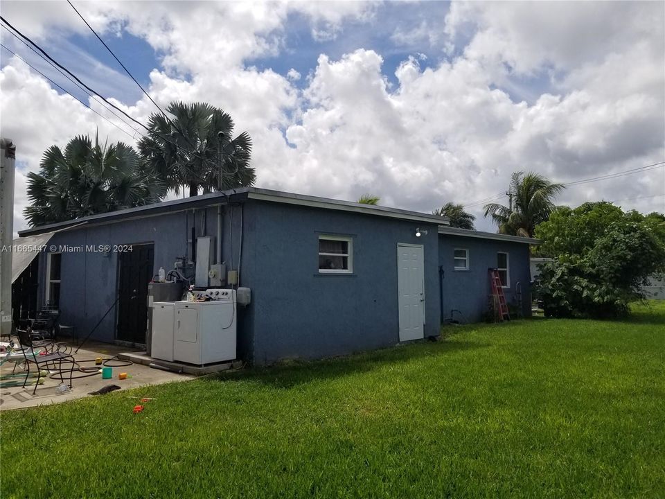 For Sale: $500,000 (3 beds, 2 baths, 1408 Square Feet)