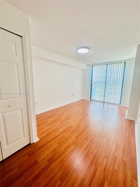 For Rent: $2,800 (2 beds, 2 baths, 876 Square Feet)