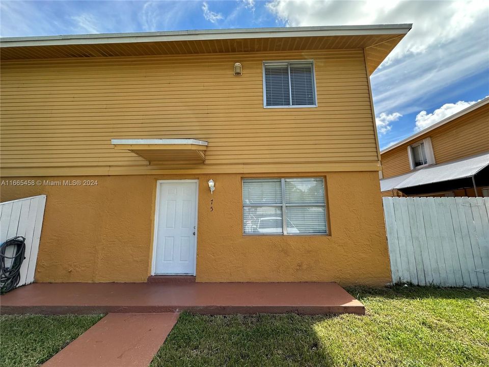 For Sale: $260,000 (2 beds, 1 baths, 1084 Square Feet)