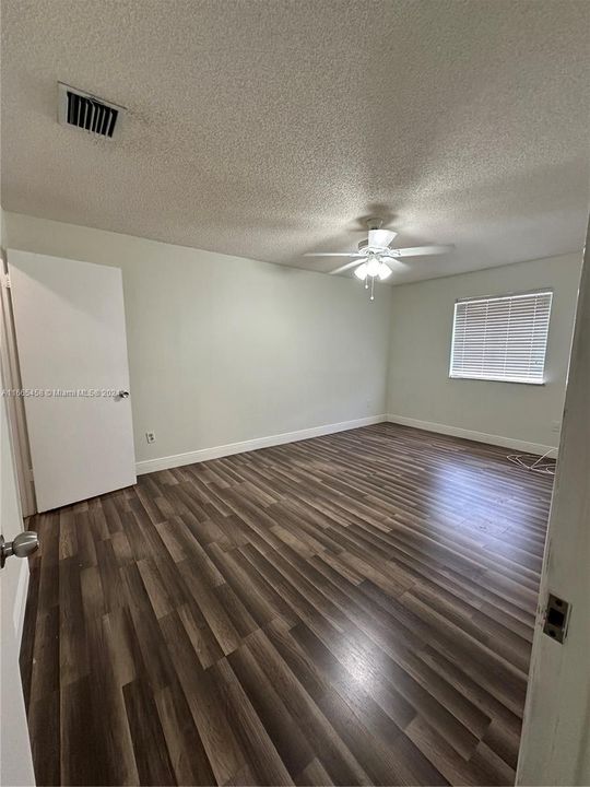 For Sale: $260,000 (2 beds, 1 baths, 1084 Square Feet)