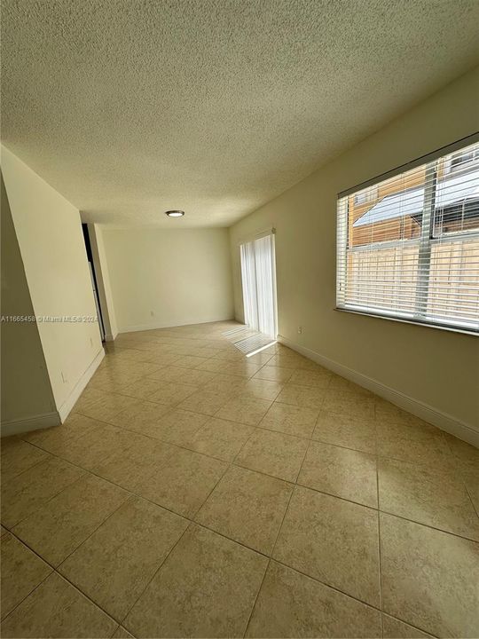 For Sale: $260,000 (2 beds, 1 baths, 1084 Square Feet)