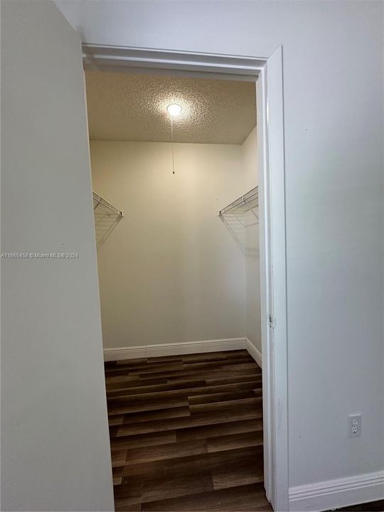 For Sale: $260,000 (2 beds, 1 baths, 1084 Square Feet)